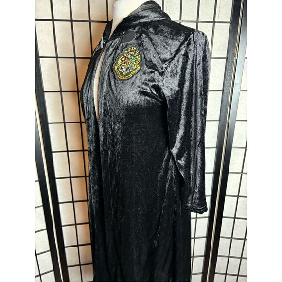 Harry Potter Black Velvet Hooded Robe - Picture 4 of 9